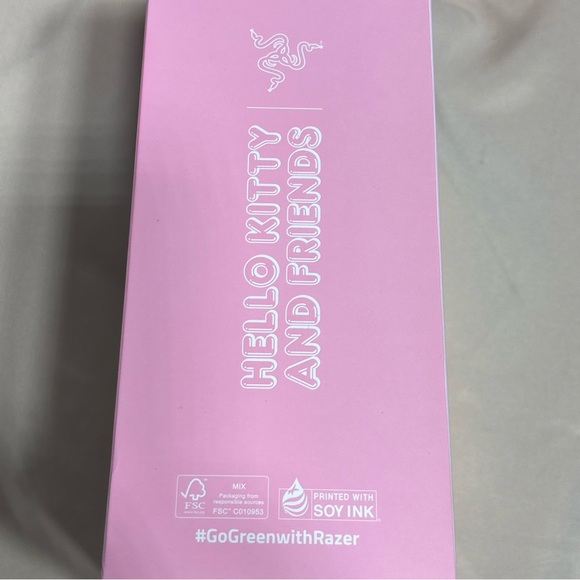 Razer Kraken BT Pink and White Headphones - Picture 4 of 6